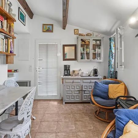 Apartment Entre Terre Et Le Lavandou